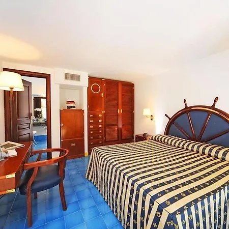 San Montano & Hotel Lacco Ameno (Isola d'Ischia)