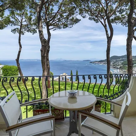 San Montano & Hotel Lacco Ameno (Isola d'Ischia)