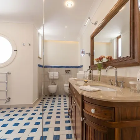Otel San Montano & 5*