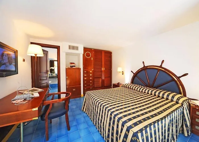 San Montano & Hotel Lacco Ameno (Isola d'Ischia)