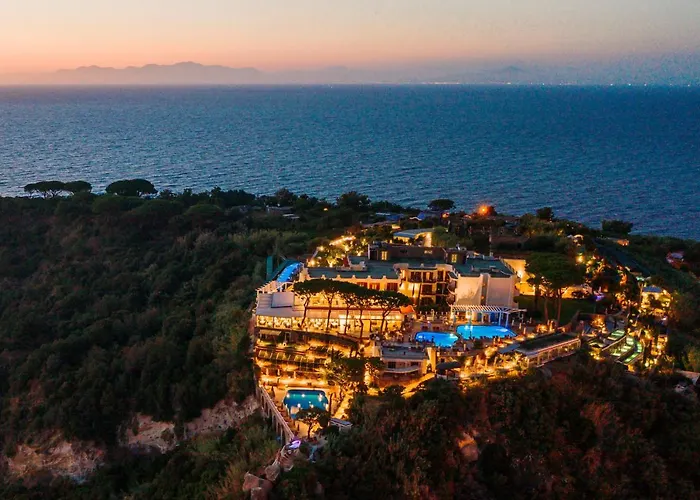 San Montano & Hotel Lacco Ameno (Isola d'Ischia)